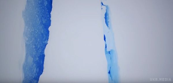 Гігантська тріщина в Антарктиді: полярники показали дрон-відео. За даними вчених, довжина тріщини - близько 40 кілометрів.
