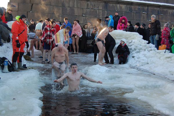 Хрещення-2017: де в Києві можна викупатися в ополонці. Хрещення Господнє вважається третім за величиною святом різдвяно-новорічного циклу.