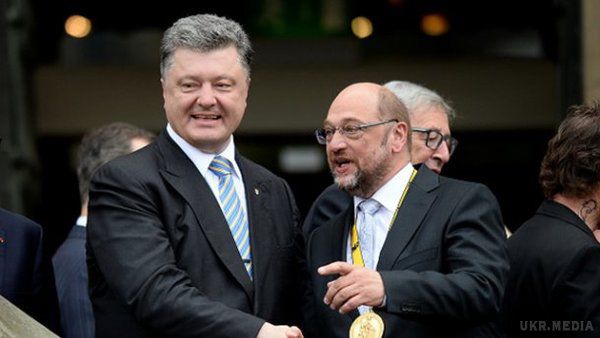 Петро Порошенко і  Мартін Шульц у Давосі обговорили продовження санкцій ЄС проти РФ. Президент України та екс-президент Європарламенту  обговорили продовження санкцій ЄС проти Росії.