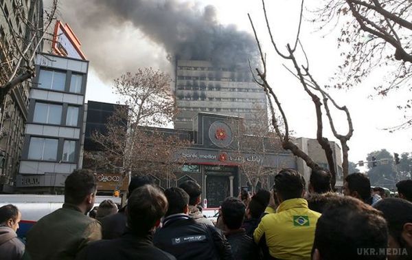 В Ірані впав палаючий хмарочос: 30 жертв, 38 постраждалих (відео). В центрі Тегерана обрушився палаючий хмарочос.