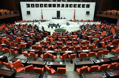 Парламент Туреччини зважився на найрадикальніші з 1923 року зміни. Тепер слово за народом