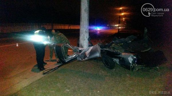 У Маріуполі військові потрапили в аварію, один солдат загинув (фото). 21 січня в Маріуполі двоє військових потрапили в аварію, в результаті якої один з них загинув.