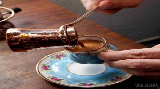 Як зварити ідеальну каву? 10 порад від людини з досвідом. Як тільки кава буде готова, не потрібно відразу розливати в чашки.