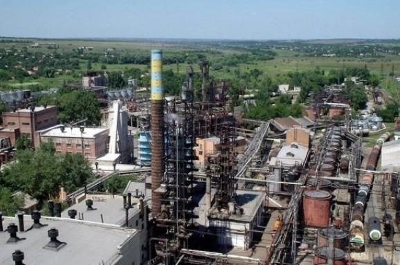 ОБСЄ попередила про хімічну катастрофу на Донбасі. Сховище хімічних відходів фенольного заводу розташоване між позиціями української армії і бойовиків, які знаходяться в 400 метрах один від одного.
