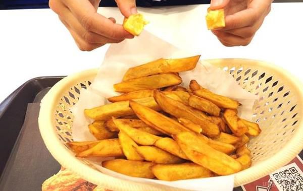 Вчені сказали, як смажити картоплю і не захворіти на рак. Картопля, чіпси і тости повинні бути підсмажені до жовтого кольору.