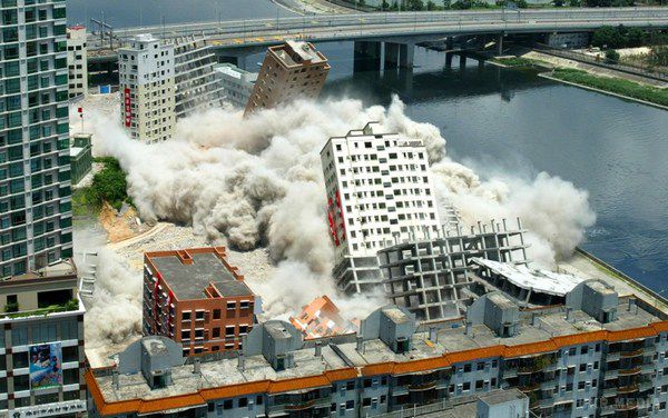 У Китаї за 10 сек. знесли 19 будинків (ВІДЕО). Будинки були знесені в китайському місті Ухань