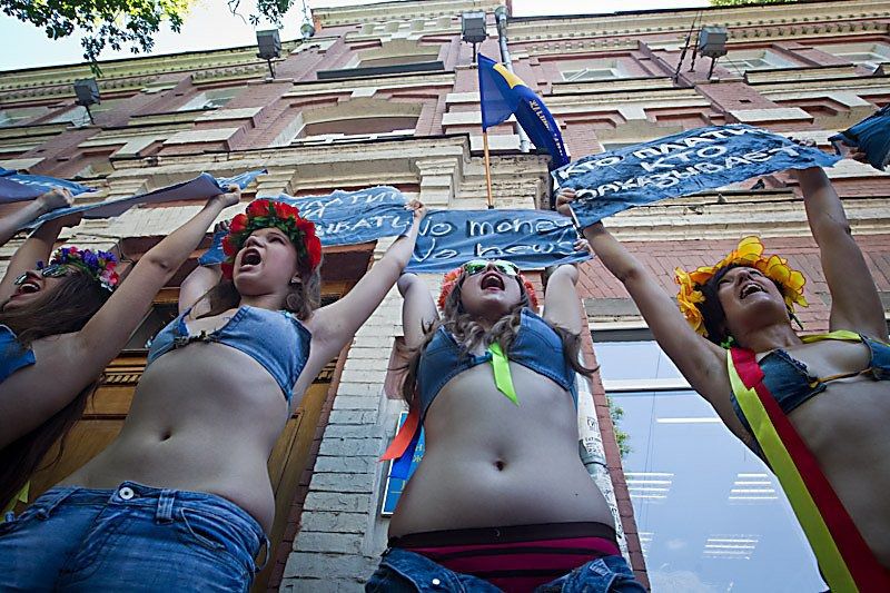 Рух Femen не припинив свого існування, він існує, поки є люди, готові брати участь в його акціях. Принаймні в Україні