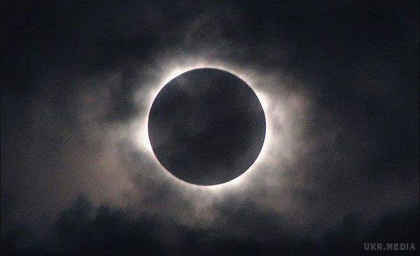 Місячне затемнення 11 лютого 2017 року: точний час, що можна і що не можна робити, вплив на людей. Місячне затемнення, яке відбудеться 11 лютого 2017 року, буде напівтіньовим.