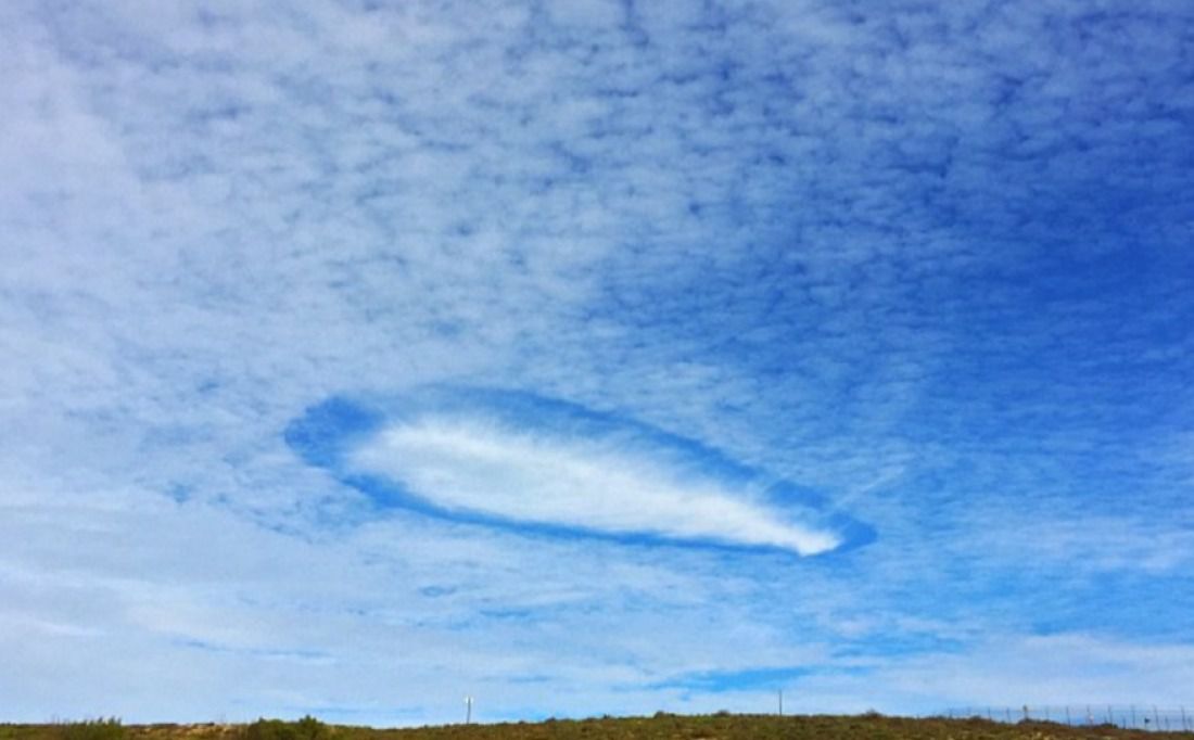 У небі над Каліфорнією з'явився "портал в паралельний світ". Жителі розглянули рідкісне формування хмари, є унікальним для денного неба.