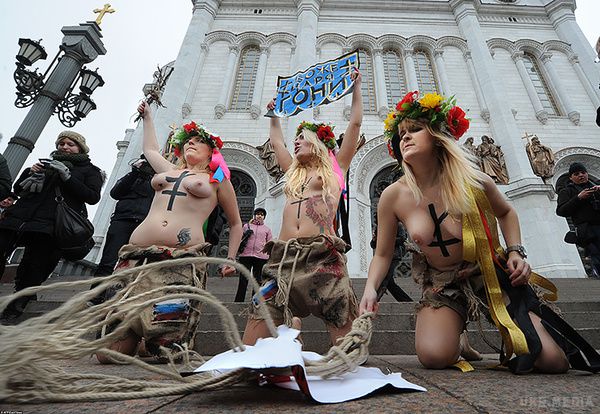 Голими грудьми за правду: 10 гучних акцій руху FEMEN (фото, відео). На початку тижня стало відомо про розпад української феміністичної організації FEMEN, яка розбурхувала світ провокаційними акціями майже 10 років.