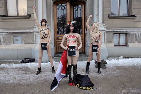 Голими грудьми за правду: 10 гучних акцій руху FEMEN (фото, відео). На початку тижня стало відомо про розпад української феміністичної організації FEMEN, яка розбурхувала світ провокаційними акціями майже 10 років.