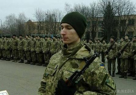 У Дніпрі шукають вже другого зниклого солдата. 22-річний солдат-строковик Владислав Бараніченко повинен був прибути у військову частину селища Черкаське Дніпропетровської області 22 січня, проте командування хлопця не дочекався, а мати одразу ж забила на сполох.