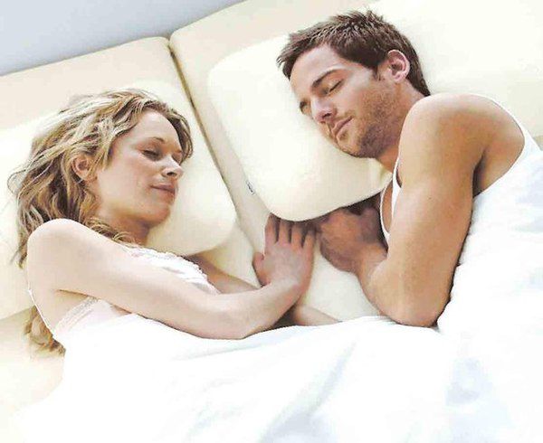 Здоров'я подружжя залежить від сну. Спати зі своєю другою половинкою в одному ліжку корисно для здоров'я, стверджують експерти. 