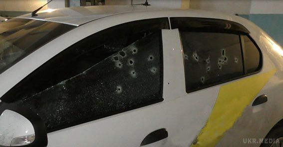 У Дніпрі невідомі обстріляли машину з пасажирами: є загиблі. Вчора ввечері в Дніпрі розстріляли автомобіль охоронної служби. 