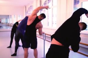 Дуже накачані чоловіки прийшли на балет: кумедний експеримент(відео). Коротке відео на facebook зібрало понад мільйон переглядів.