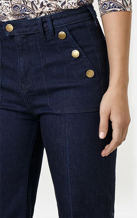 Об'єкт бажання: 8 супермодних речей з деніму, яким позаздрять подруги (фото). Речі з деніму, які приходять на зміну простим джинсам - у нашій підбірці. Готуйся зустрічати весну в обновках. Тепер з улюбленої джинси ти можеш знайти сліпони, тренди і куртки, але з нашивками або вставками з пластика.