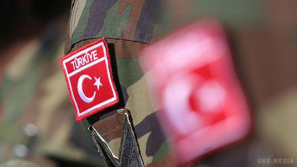 У Німеччині 40 військових з Туреччини попросили політичний притулок - Reuters. Інформація про прохання групи турецьких військових з'явилася перед візитом Меркель в Анкару.