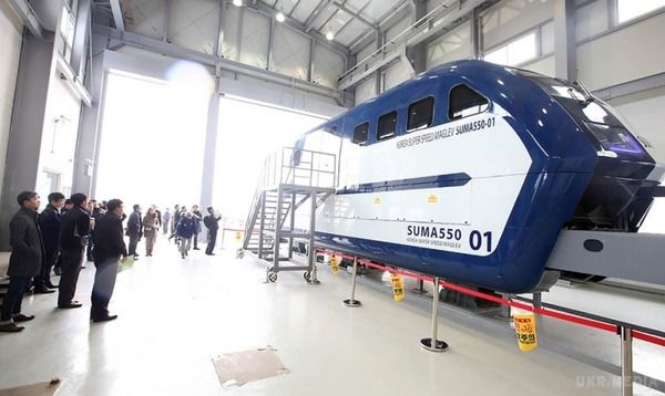 Потяг що рухається зі швидкістю світла почали створювати в Південній Кореї (ФОТО). Надшвидкісний потяг розробляється зараз в державному залізничному науково-дослідному інституті (Korea Railroad Research Institute, KRRI) на замовлення уряду цієї країни.