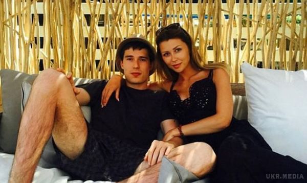 Анастасія Заворотнюк видала заміж дочку за сина мільйонера. 21-річна дочка актриси Анастасії Заворотнюк, Ганна, зв'язала себе узами шлюбу з коханим.