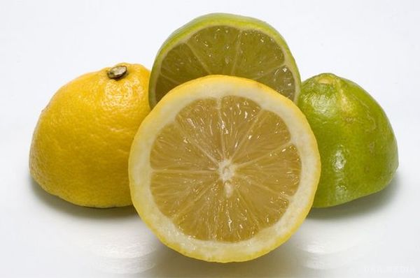 На що слід сподіватися, якщо воду з лимоном приймати натщесерце, відразу після пробудження. Всупереч нашим стереотипам лимон і свіжовичавлений лимонний сік чудово ощелачивают організм, незважаючи на виражений кислий лимонний смак.