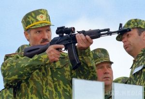 Лукашенко серйозно сприйняв загрозу Кремля і готується до широкомасштабної війни з російськими агресорами. Білорусь раптово приступила до планової перевірки боєготовності кількох родів своїх військ і оборонних систем.