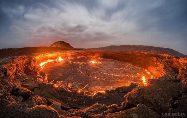 "Ворота в пекло": У NASA зафіксували момент різкого виверження вулкана (фото). Вчені NASA продемонстрували різку активізацію ефіопського вулкана Ерта 