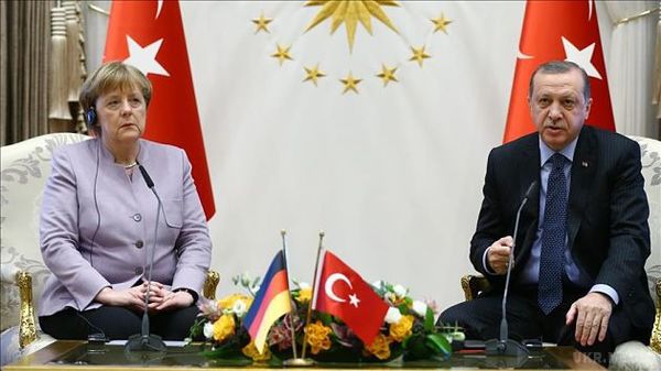 Ердоган: я президент-мусульманин, ісламського тероризму не буває. Ердоган, який жорстко відреагував на одне з висловлювань канцлера ФРН Ангели Меркель.
