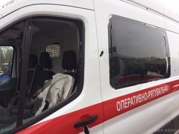 Терористи обстріляли з ПТУР авто "швидкої допомоги": загинула медик. Терористи "ДНР" вистрілили по "швидкої" з протитанкової системи