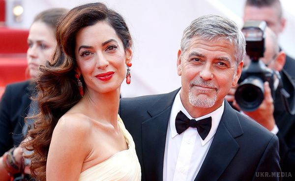 День народження Амаль Клуні: 5 стильних образів іменинниці (фото). Сьогодні святкує своє 39-річчя відомий британський юрист і дружина знаменитого актора Джорджа Клуні Амаль Аламуддин, 