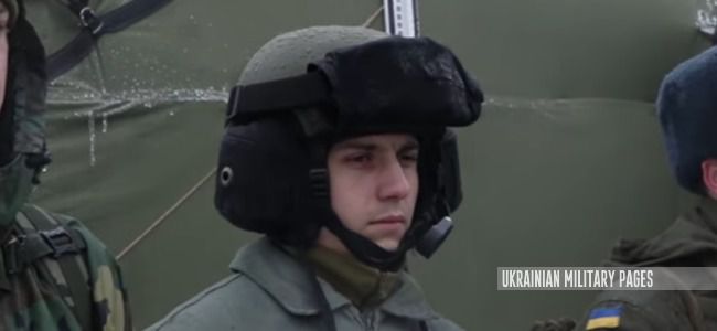 Українські військові випробовують нові суперсучасні танкові шоломи. У Національній гвардії України проводять випробування нових шоломофонів для танкових підрозділів