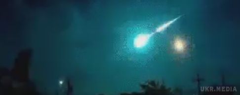 Над Вісконсином у США вибухнув великий метеорит (відео). Сьогодні над американським містом Вісконсін, очевидці спостерігали політ і вибух великого метеорита, який пронісся над містом вогненною кулею.