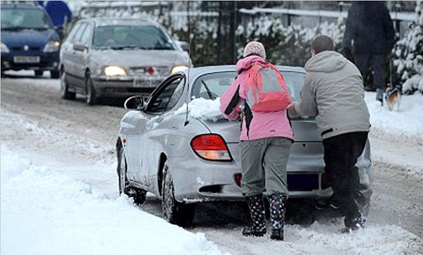 Синоптики попереджають, що 8 лютого очікується похолодання, потепління прогнозують після 10 лютого. У більшості областей України вночі 8 лютого ітиме сніг, згодом температура повітря ще знизиться, морози підуть на спад після 10 лютого,