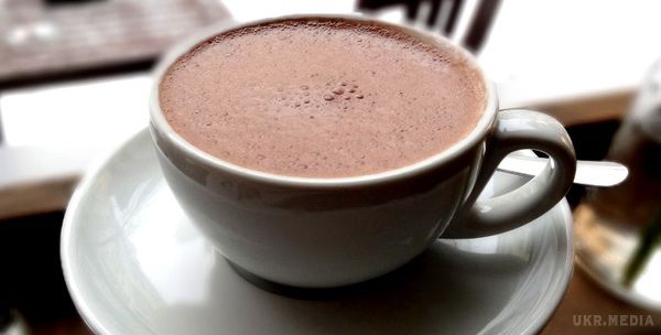 Названо напій, який краще за інші нормалізує тиск. Позитивний вплив на артеріальний тиск чинить не стільки чай, як какао.