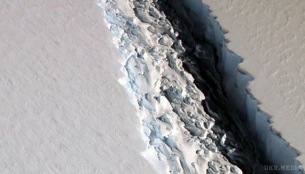 Антарктида втрачає льодовики. Ось-ось відколеться гігантський айсберг. На шельфовому льодовику Ларсена в Антарктиді кілька років тому з'явилася тріщина, яка збільшується зі швидкістю 15 км на місяць. Зараз її довжина перевищує 160 км, а до краю льодовика залишилося всього 20.