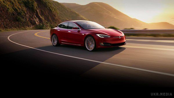 Нова Tesla побила власний рекорд швидкості. Електромобіль Tesla Model S P100D 2017 року випуску у штатній комплектації побив попередній рекорд зі швидкості Tesla Model S