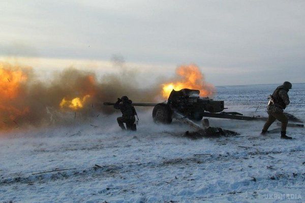 Тисячі мешканців Луганщини залишились без води через бойовиків. На Луганщині бойовики відкрили вогонь по Занівській насосній станції та знеструмили її,