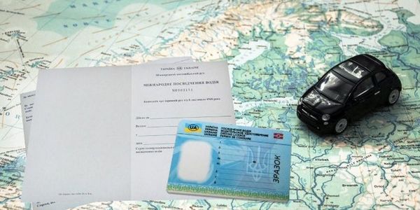 В Україні вперше будуть видавати міжнародні водійські права. Сервісні центри МВС почали видавати міжнародні посвідчення водія.