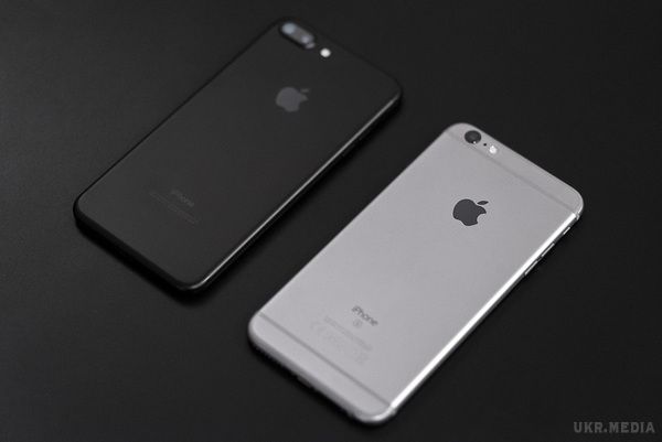 Розкрито несподівану перевагу білих iPhone перед чорними. Фарба з пристроїв починає відходити через один-два тижні після покупки.