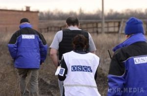 На Донбасі сепаратисти з "ДНР" захопили в заручники спостерігачів ОБСЄ і утримують їх більше години. В Місії обурені такими діями.