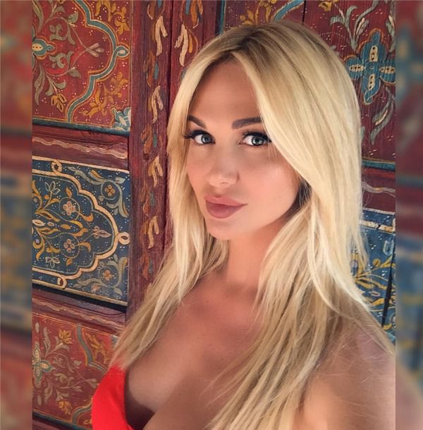 Вікторія Лопирьова привітала чоловіків з 14 лютого відвертим фото. 14 лютого, у День всіх закоханих,модель Вікторія Лопирьова приєдналася до привітань і потішила чоловічу частину своєї аудиторії в Instagram відвертим фото 