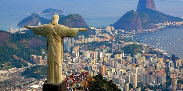 Незвичайне і майже унікальне явище помітили в небі над Ріо-де-Жанейро. Явище нагадало "вихід в паралельний світ". 