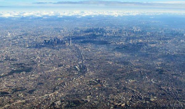 Що буде, якщо все населення Землі поселити в одному місті? (відео).  Яких розмірів буде цей мегаполіс, і чи зможе він забезпечити всіх ресурсами? Чи існують реальні приклади міст з надвисокою щільністю населення? 