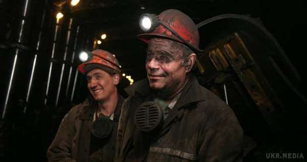 Блокада Донбасу призвела до поповнення рядів бойовиків шахтарями - ГУР. Представники головного управління розвідки України повідомили, що блокада Донбасу призвела до поповнення рядів бойовиків шахтарями, які залишилися без робочих місць.