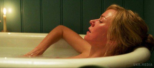 Англо-австралійська актриса Наомі Уоттс знялася оголеною в новому психологічному трилері. Продюсер Наомі Уоттс знялася без одягу у фільмі під Замком.