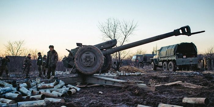 Бойовики розстріляли центр Авдіївки з потужної артилерії (ФОТО). У четвер, 16 лютого, бойовики самопроголошеної «Донецької народної республіки» знову застосували важку артилерію для обстрілу Авдіївки. 