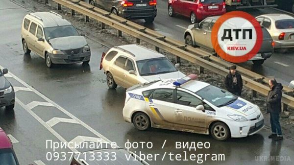 ДТП з п'яти авто паралізувала проспект Перемоги в Києві (фото). Є постраждалі.