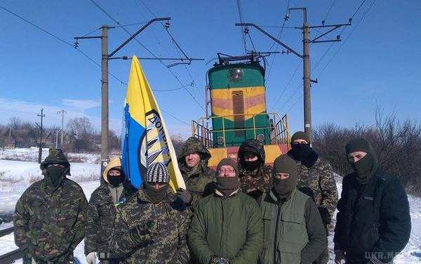 Учасники блокади Донбасу планують перекрити останній ж/д перехід. Інші три залізничні переходу через лінію розмежування вже заблоковані.
