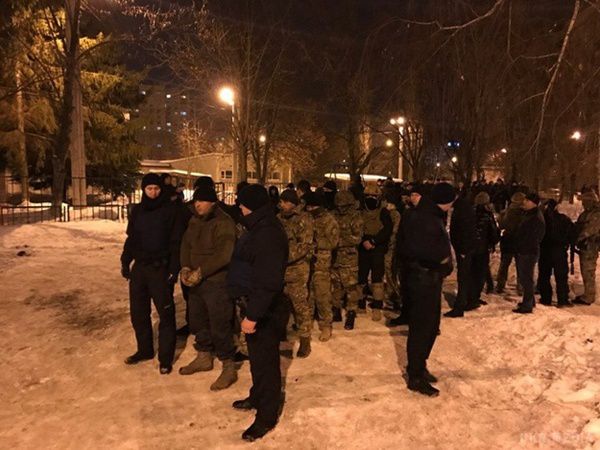 З-за блокади Донбасу в Харкові сталася перестрілка: хроніка подій (фото, відео). У п'ятницю, 17 лютого, ввечері у спальному районі Харкова сталася перестрілка. 