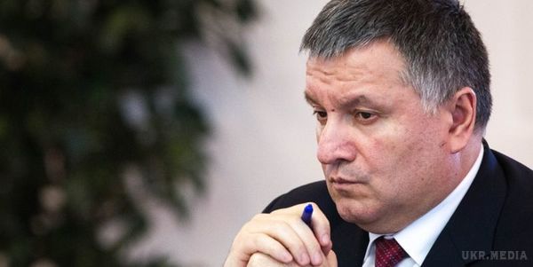Блокада Донбасу: Аваков пропонує перелік товарів "критичного імпорту". Арсен Аваков пропонує обмежити список товарів з окупованого Донбасу.