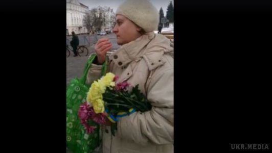 Нічого святого. Жінка вкрала квіти з меморіалу загиблим в АТО (відео). У Чернігові трапився нечуваний інцидент біля меморіалу загиблим в АТО. 